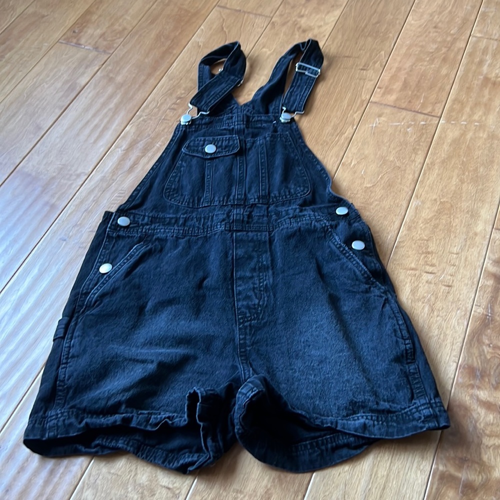 black overall shorts